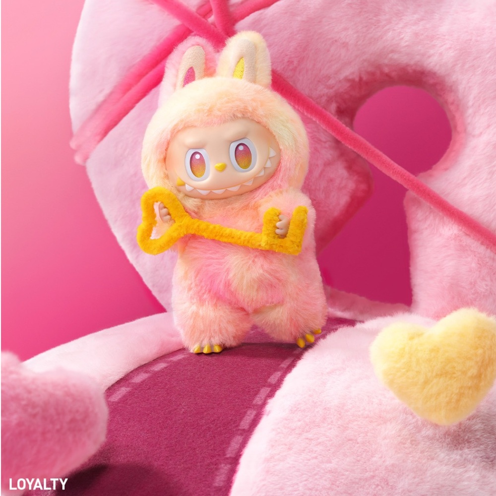 Labubu Big into Energy Plush Pendant - Picture 10 of 15